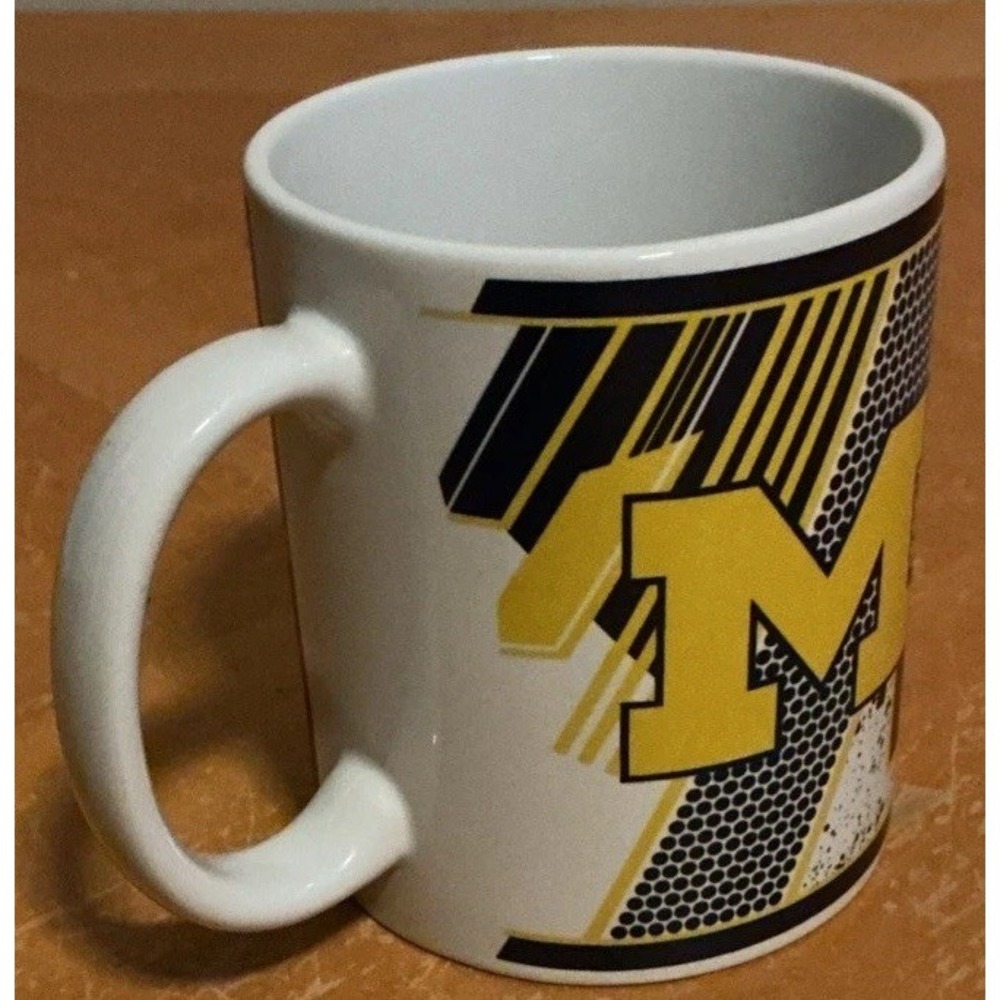 Boelter Brands‎ Michigan Wolverines Coffee Mug, Team Colors - Picture 6 of 9